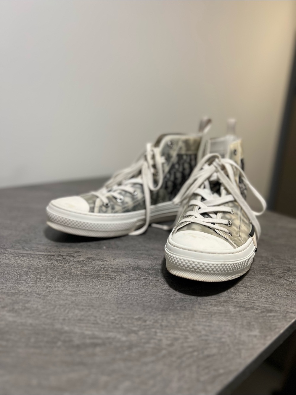 Dior B23 High-Top Sneakers in Gray and White - Picture 5 of 6